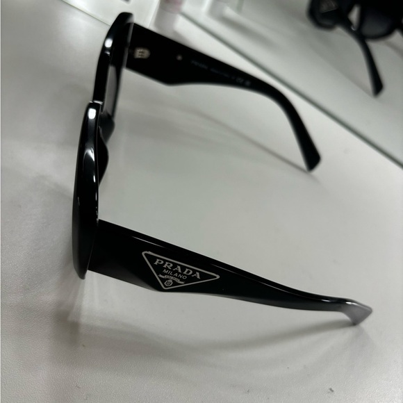 Prada Black Women's Sunglasses - Picture 5 of 7